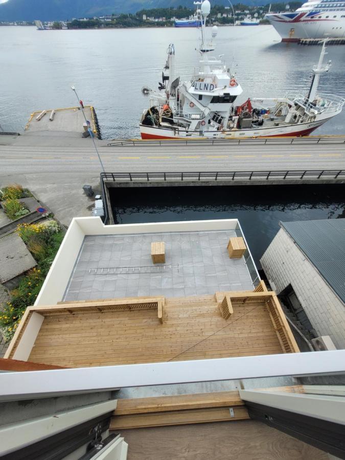 Single Elegant Room I Sentrum- Sea View Alesund Exterior photo