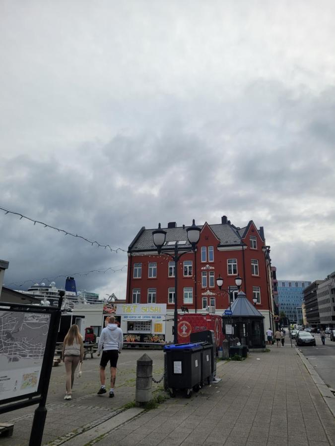 Single Elegant Room I Sentrum- Sea View Alesund Exterior photo