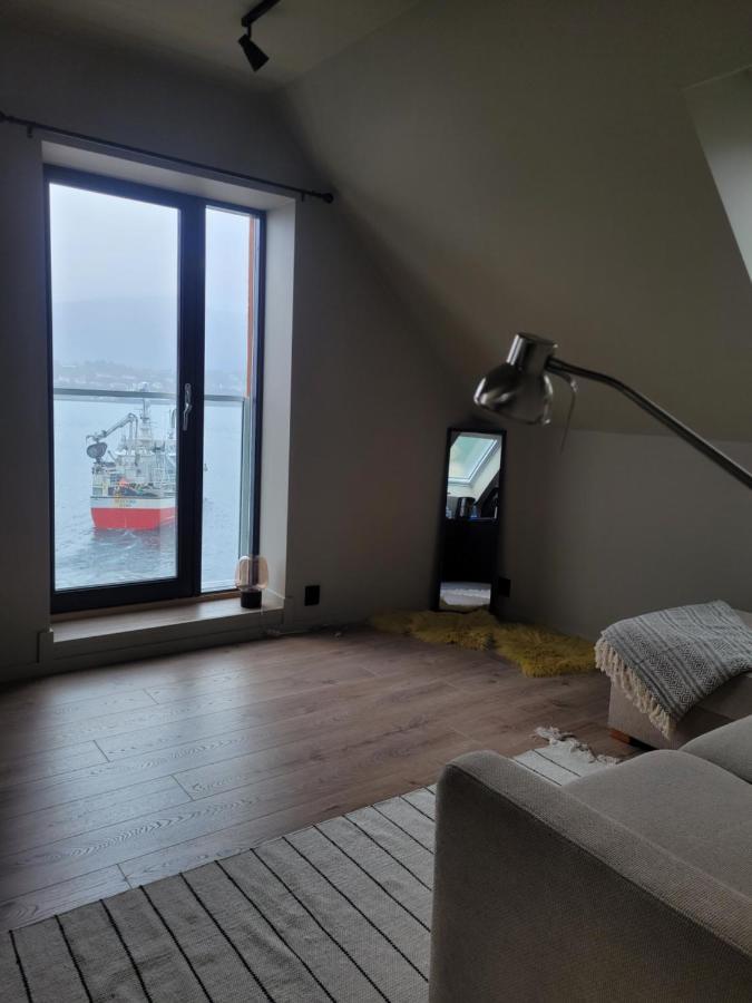 Single Elegant Room I Sentrum- Sea View Alesund Exterior photo