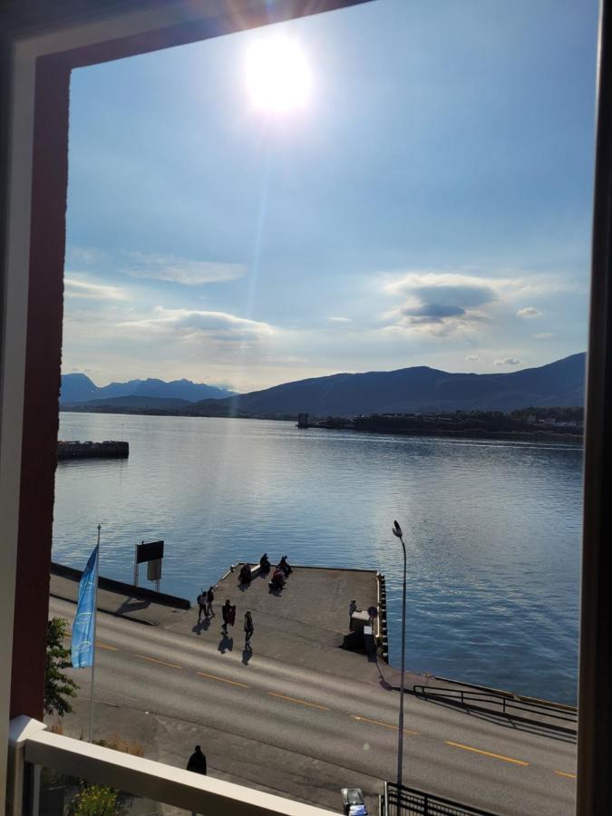 Single Elegant Room I Sentrum- Sea View Alesund Exterior photo